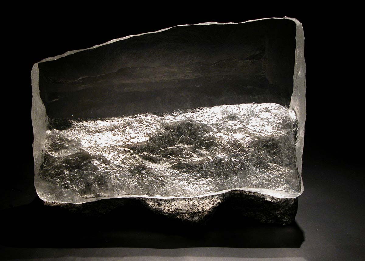 Aura de la Pierre : verre blanc, pierre de granite blanc et noir - Sculpture de Vladimir Zbynovsky