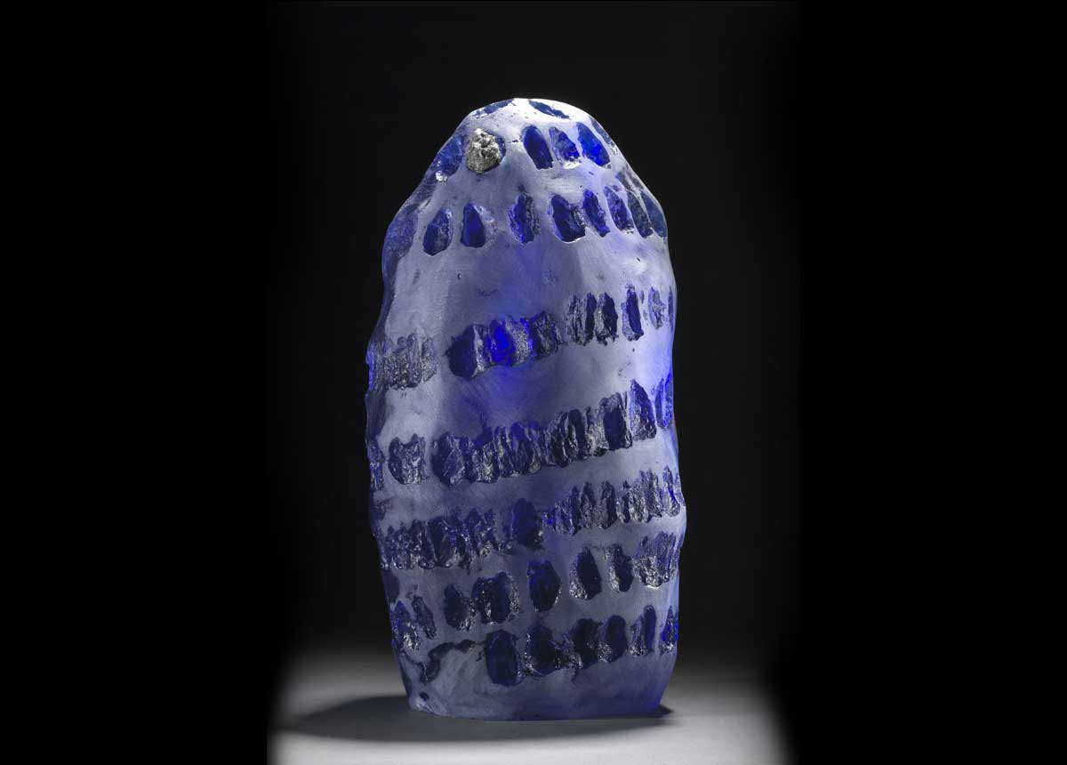 Répétition : verre bleu pierre grise - Sculpture de Vladimir Zbynovsky